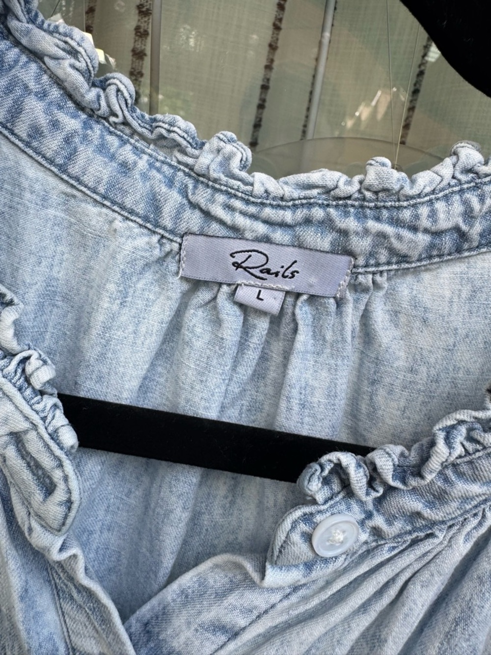 Z🐞Rails Ruthie Light Acid Wash Ruffle Collar Button-Down Top L - Picture 6 of 7